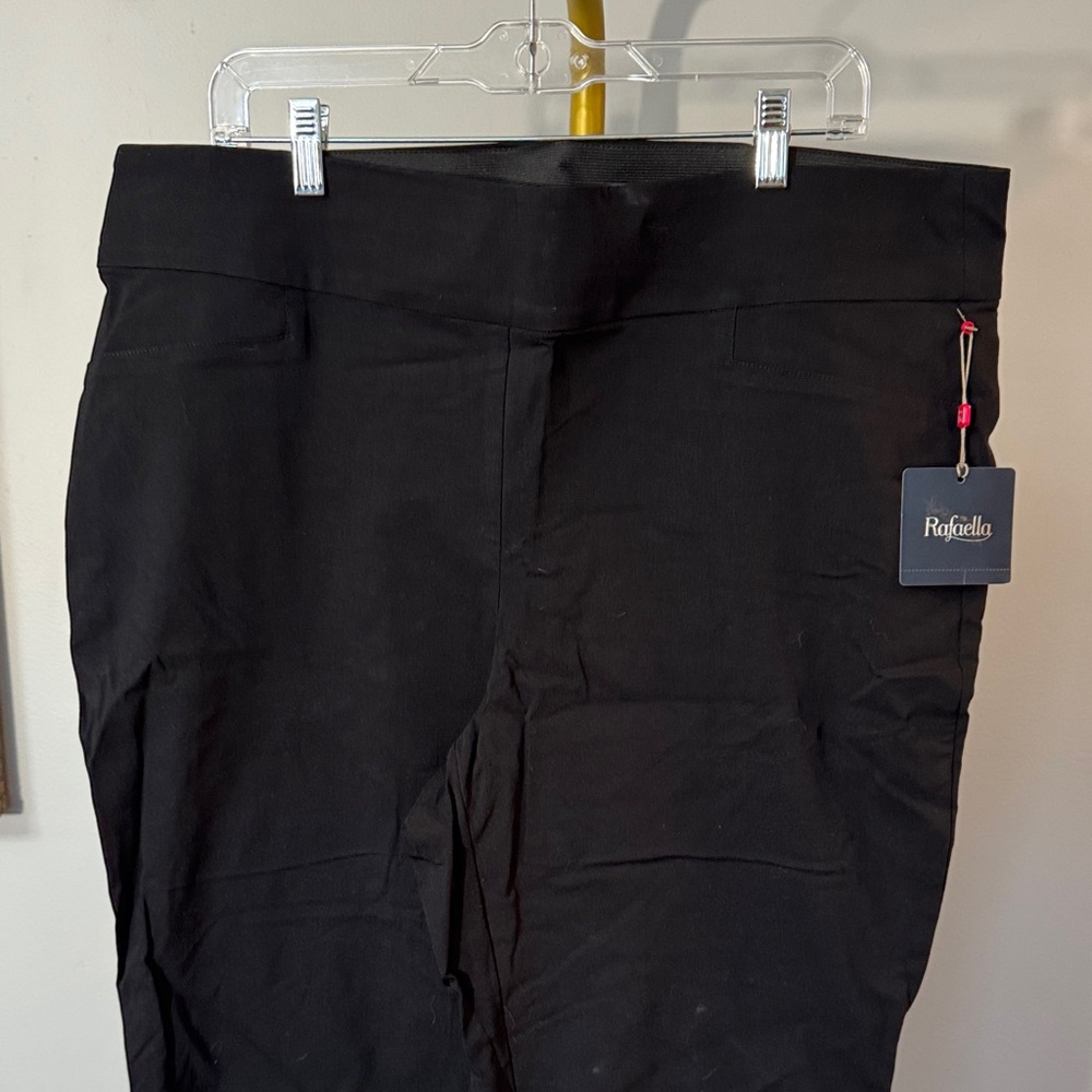 Rafaella Black Cropped Capri Ponte Pull-On Pants zipper accent’s NWT 22W - Picture 3 of 12